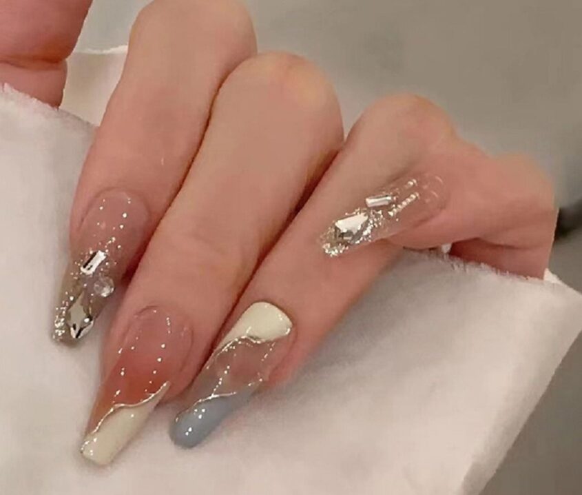 How do I choose the right size press on my nails?