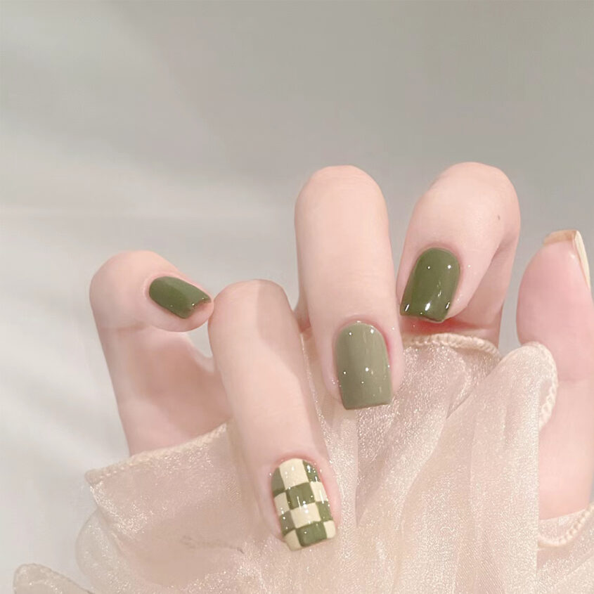 Can your nails grow under glue on nails?